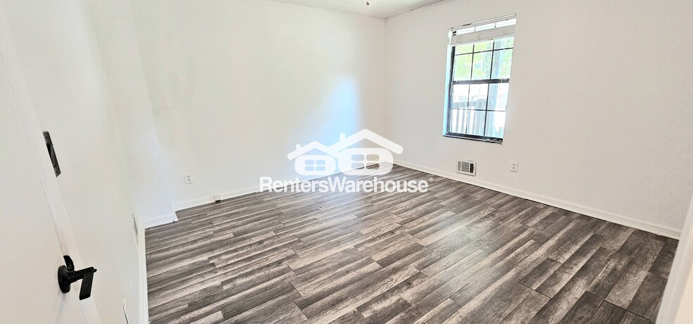 Building Photo - 1694 Nutmeg St
