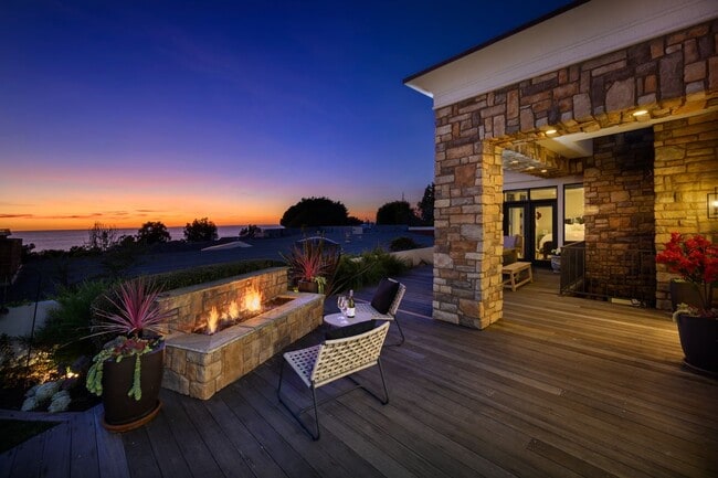 Building Photo - 334 La Amatista Rd