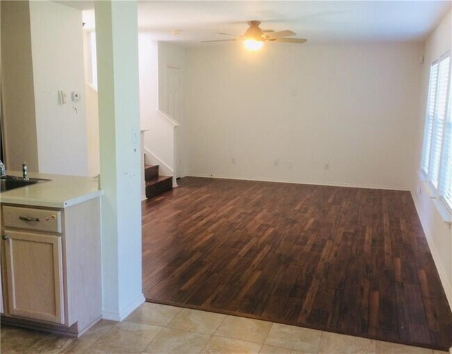 Building Photo - 826 Palitine Ln