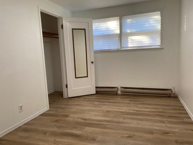 Building Photo - 2 Bedroom 1 Bath Home