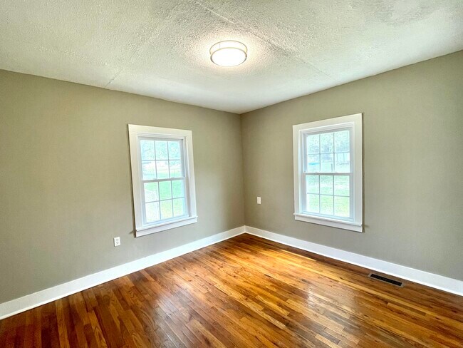 Building Photo - 209 Dixie Dr