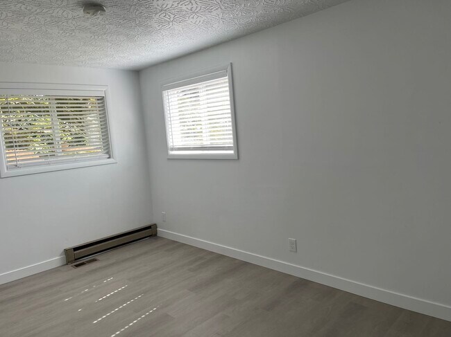 Building Photo - 2081 Canemah St