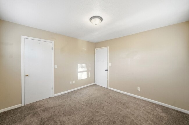 Building Photo - 46 James Dr