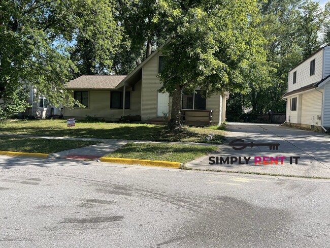 Primary Photo - Huge 3 Bedroom Duplex in Ames