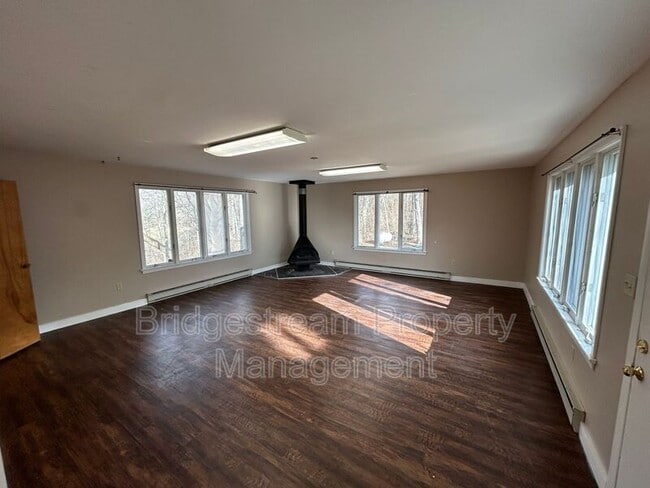 Building Photo - 7155 Meeker Rd