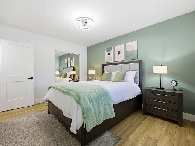 Building Photo - Fully Furnished South Tampa Retreat | Flexible Lease Terms