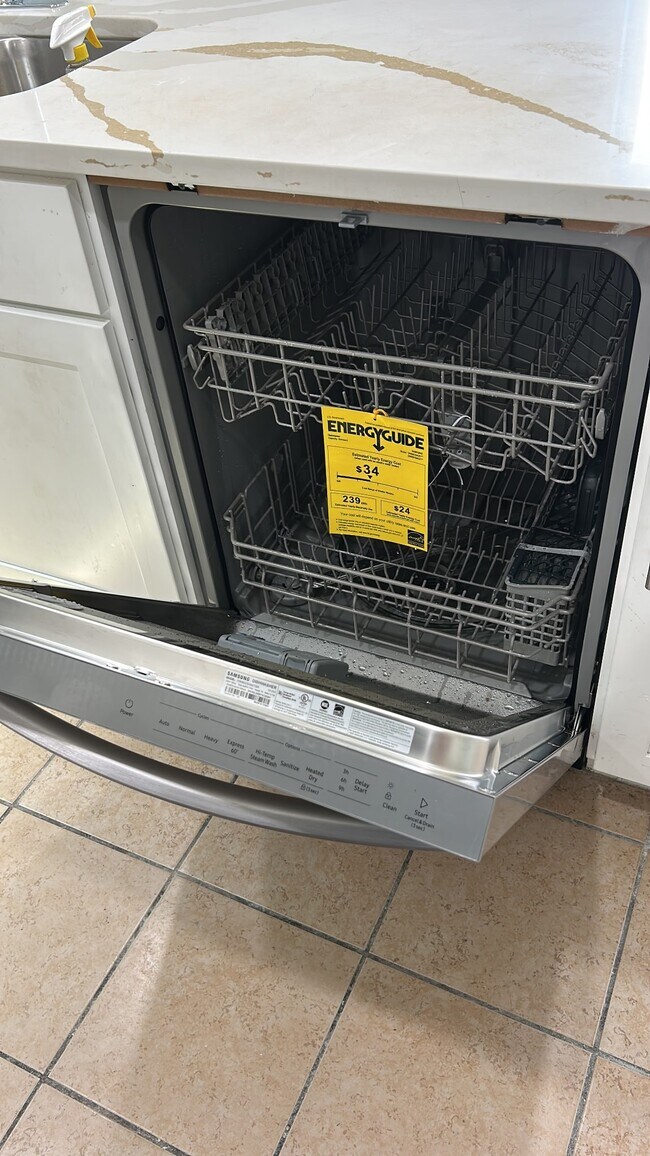 Building Photo - 8110 Albacore Dr