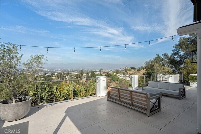 Building Photo - 3642 Alta Mesa Dr