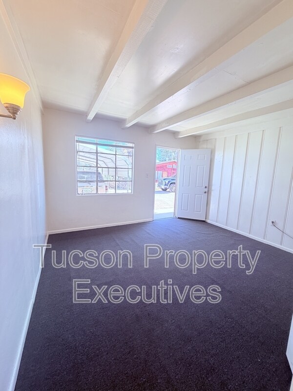 Building Photo - 3274 E Benson Hwy