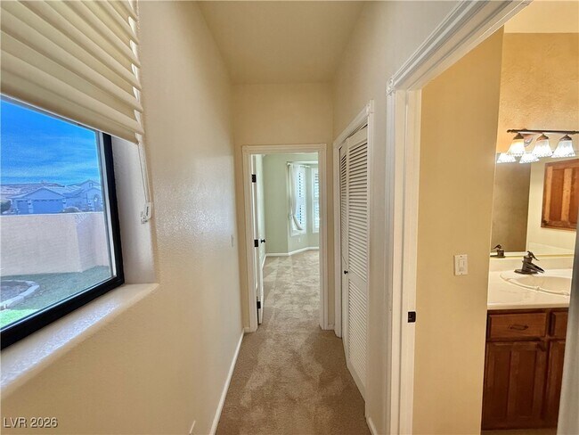 Building Photo - 3530 E Vineyard Dr