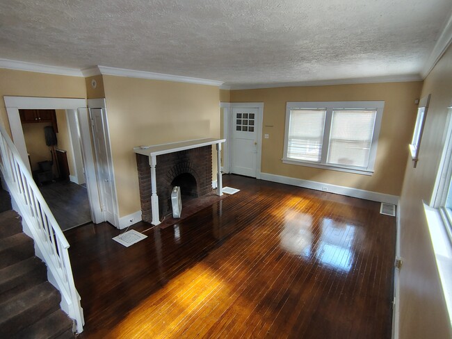 Building Photo - 1050 E 169th St