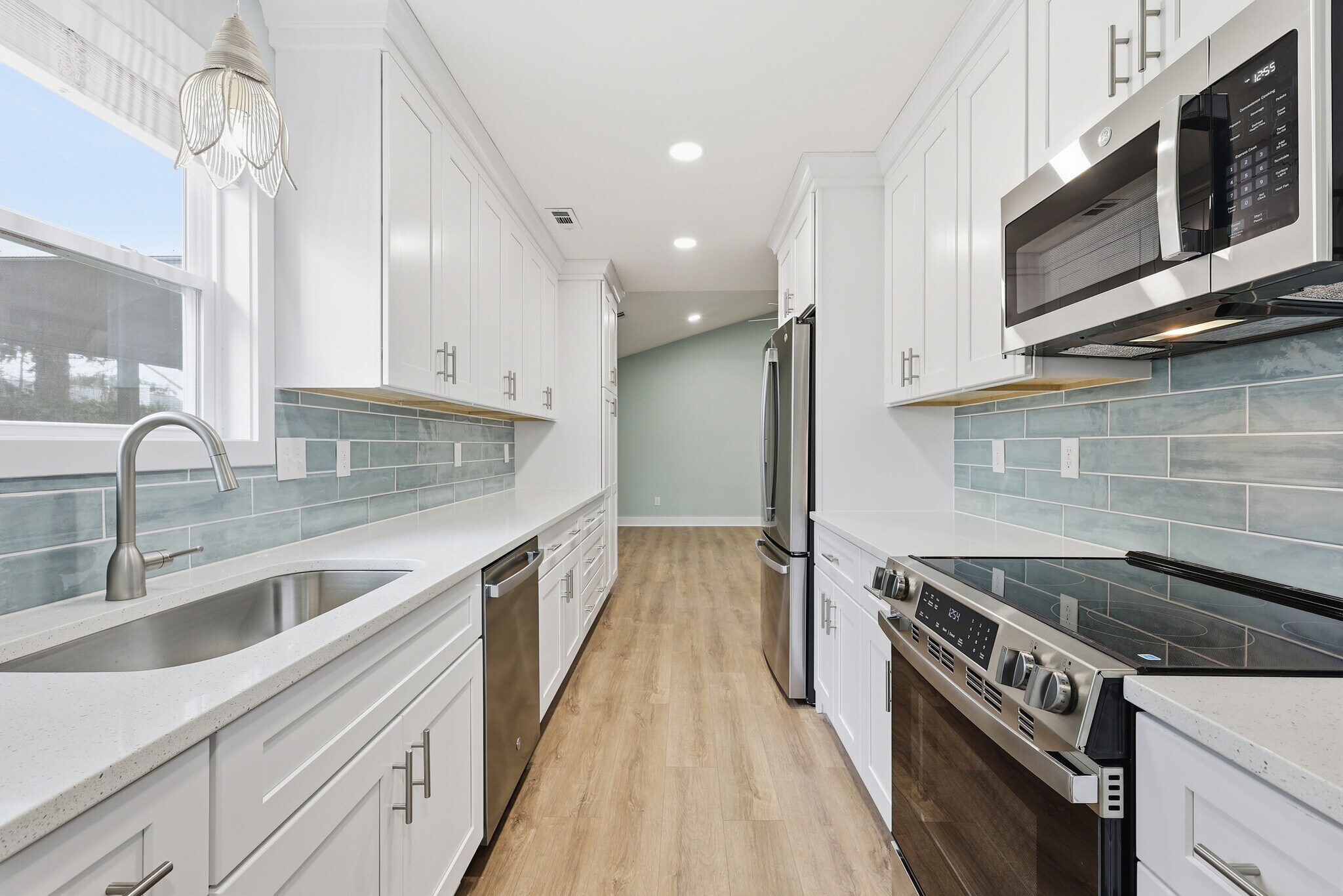 Building Photo - 303 Hixon Pl