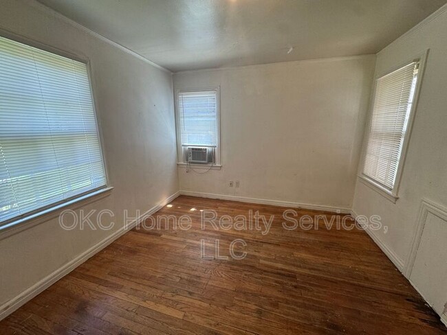 Building Photo - 2713 Normandy St