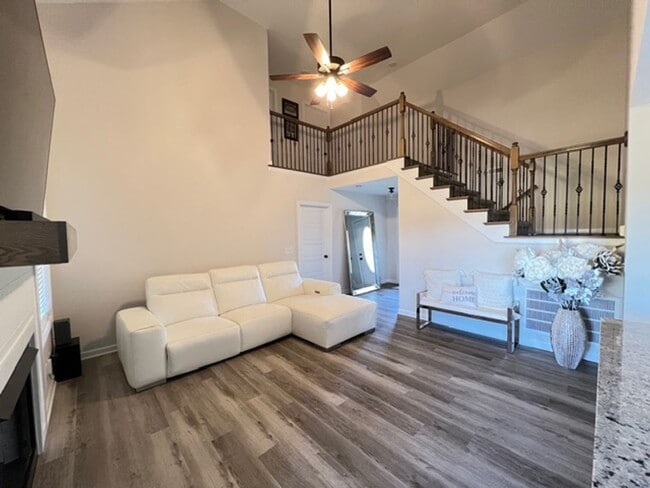 Building Photo - Beautiful Home Coming Soon!