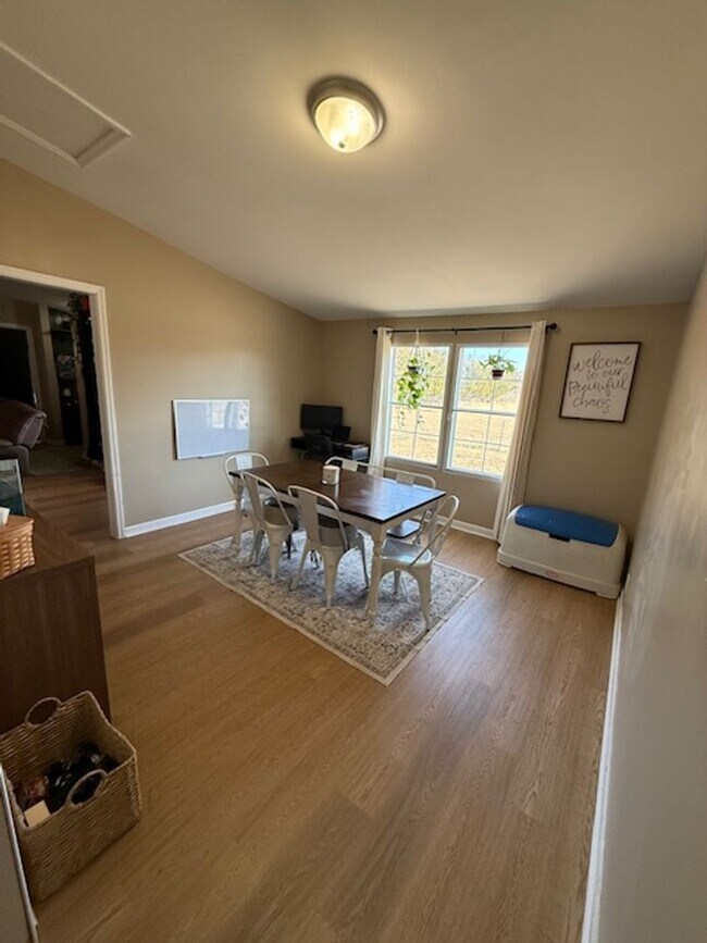 Building Photo - Room to Roam