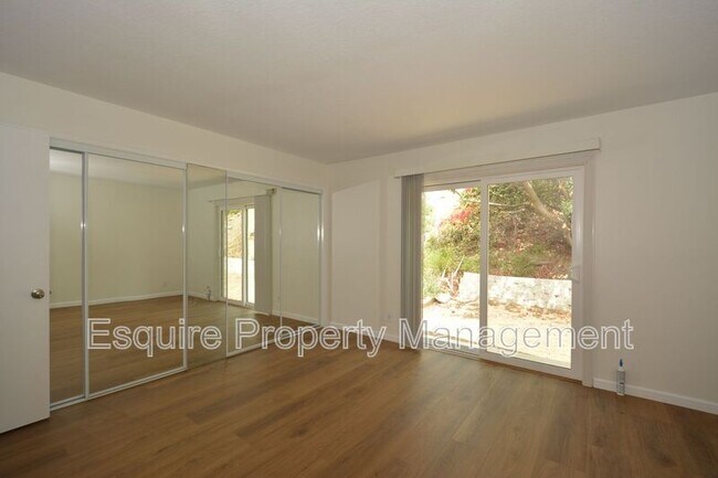 Building Photo - 283 Calle Higuera