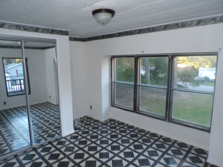 Plenty of light - 5 Marlene Dr