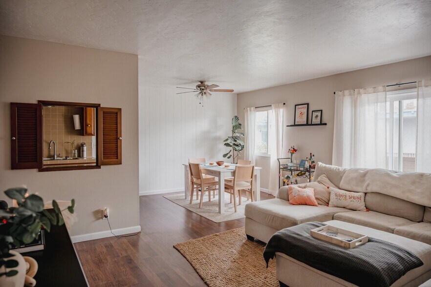 Building Photo - 340 Moss St