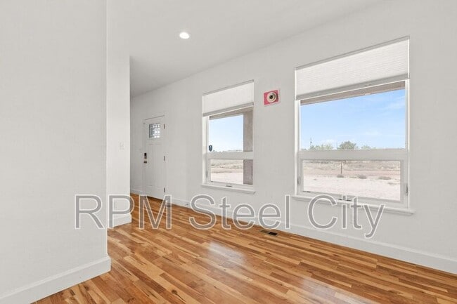 Building Photo - 868 E Sandusky Dr