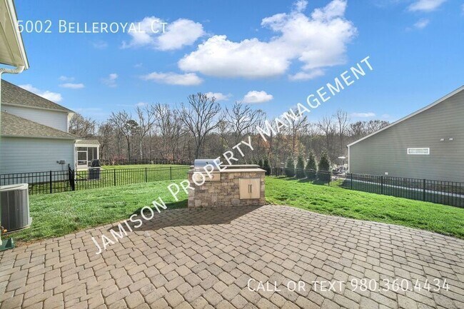 Building Photo - 5002 Belleroyal Ct