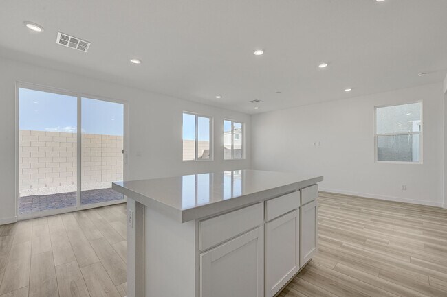 Building Photo - 8484 W Agate Ave