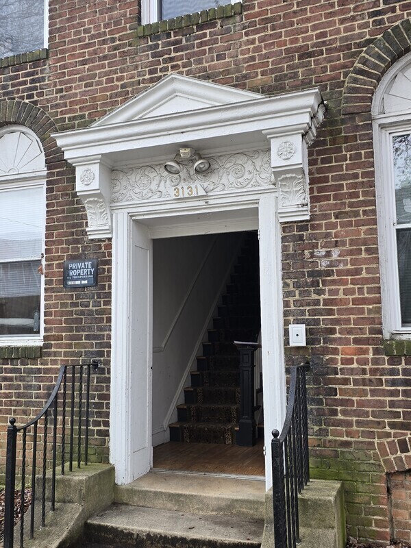 Building Photo - 3131 Hanover Ave