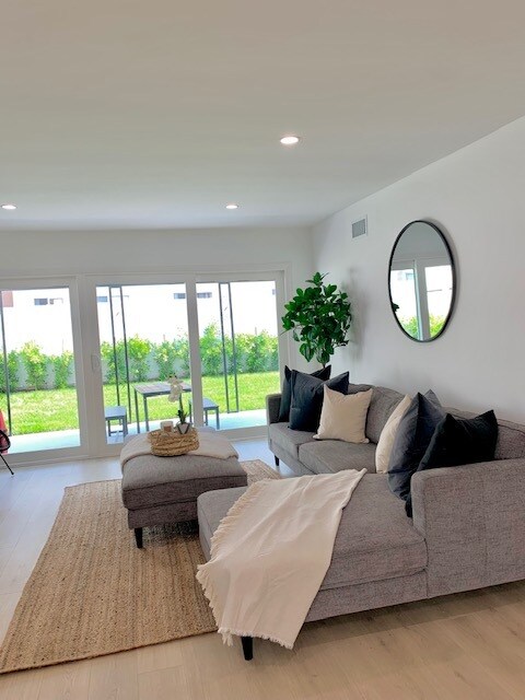 Building Photo - 5630 Vantage Ave