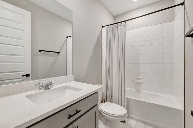 Building Photo - 8606 Dahlia Cir