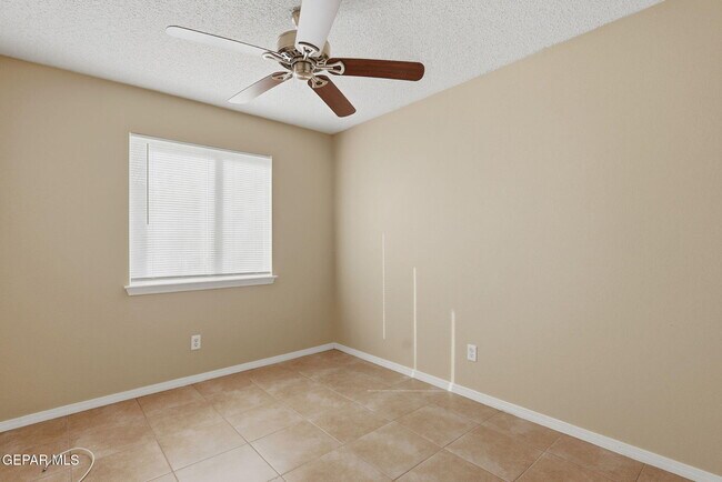 Building Photo - 3413 Yellow Rose St