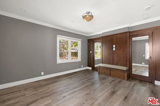 Building Photo - 2011 Stearns Dr