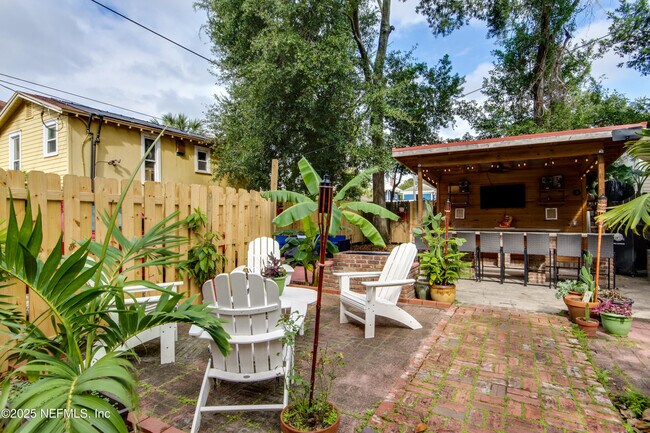 Building Photo - 115 W 2nd St