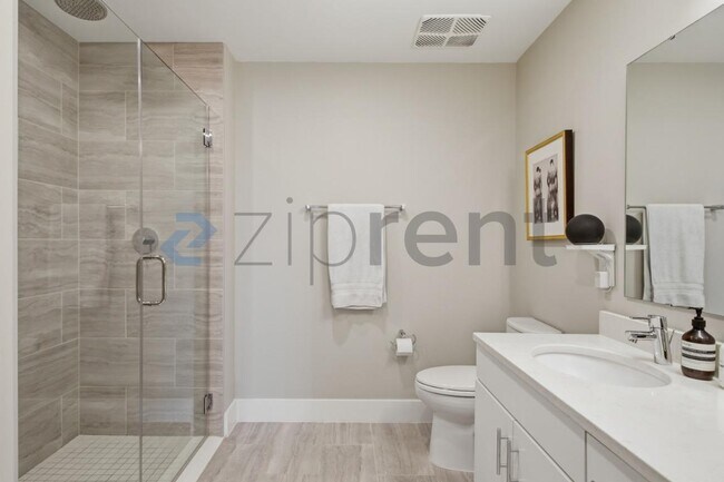 Building Photo - 214 Hunt St