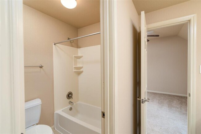 Building Photo - 205 Choke Canyon Ln