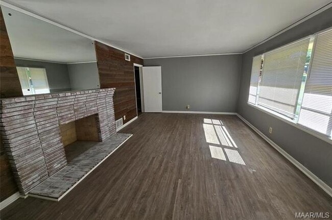 Building Photo - 2786 Crestview Ave