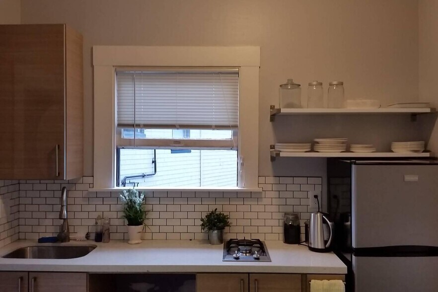 Primary Photo - 1465 1st Ave