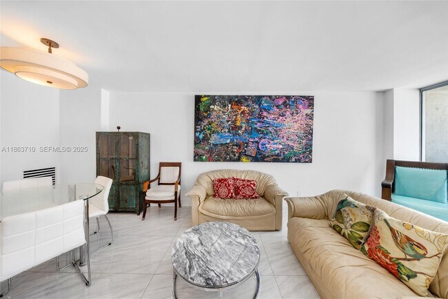 Building Photo - 2655 Collins Ave