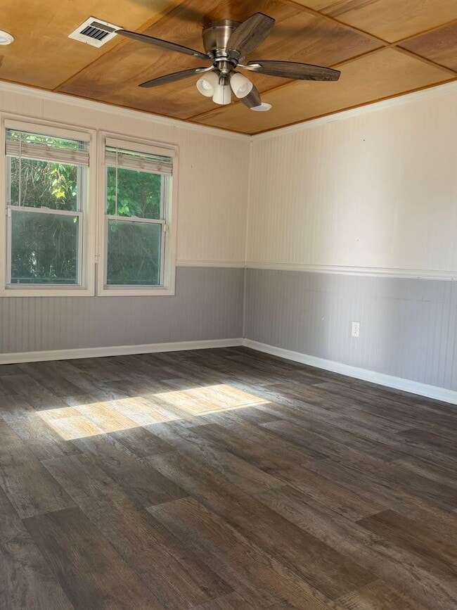 Building Photo - 159 Circle Dr