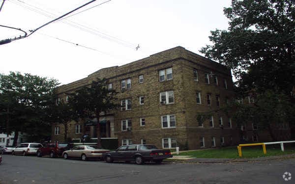 Primary Photo - 819-820 Canton St