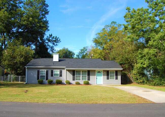 Building Photo - 111 Smallridge St