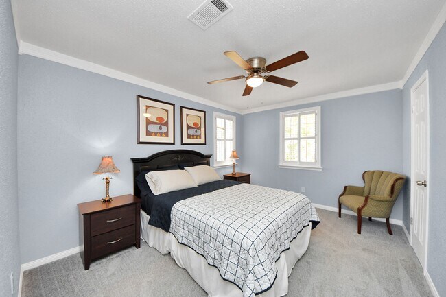 Building Photo - 5810 Wanakah Dr