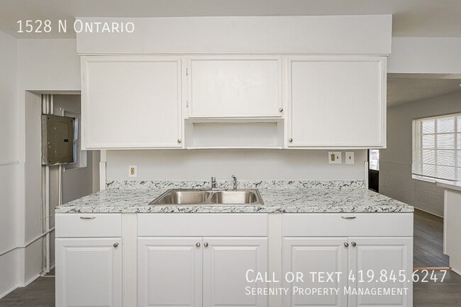 Building Photo - 1528 N Ontario-