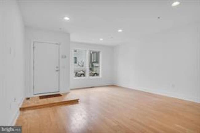 Building Photo - Beautiful Northern Liberties Townhome