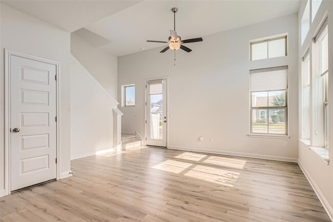 Building Photo - 7601 Frida Bend