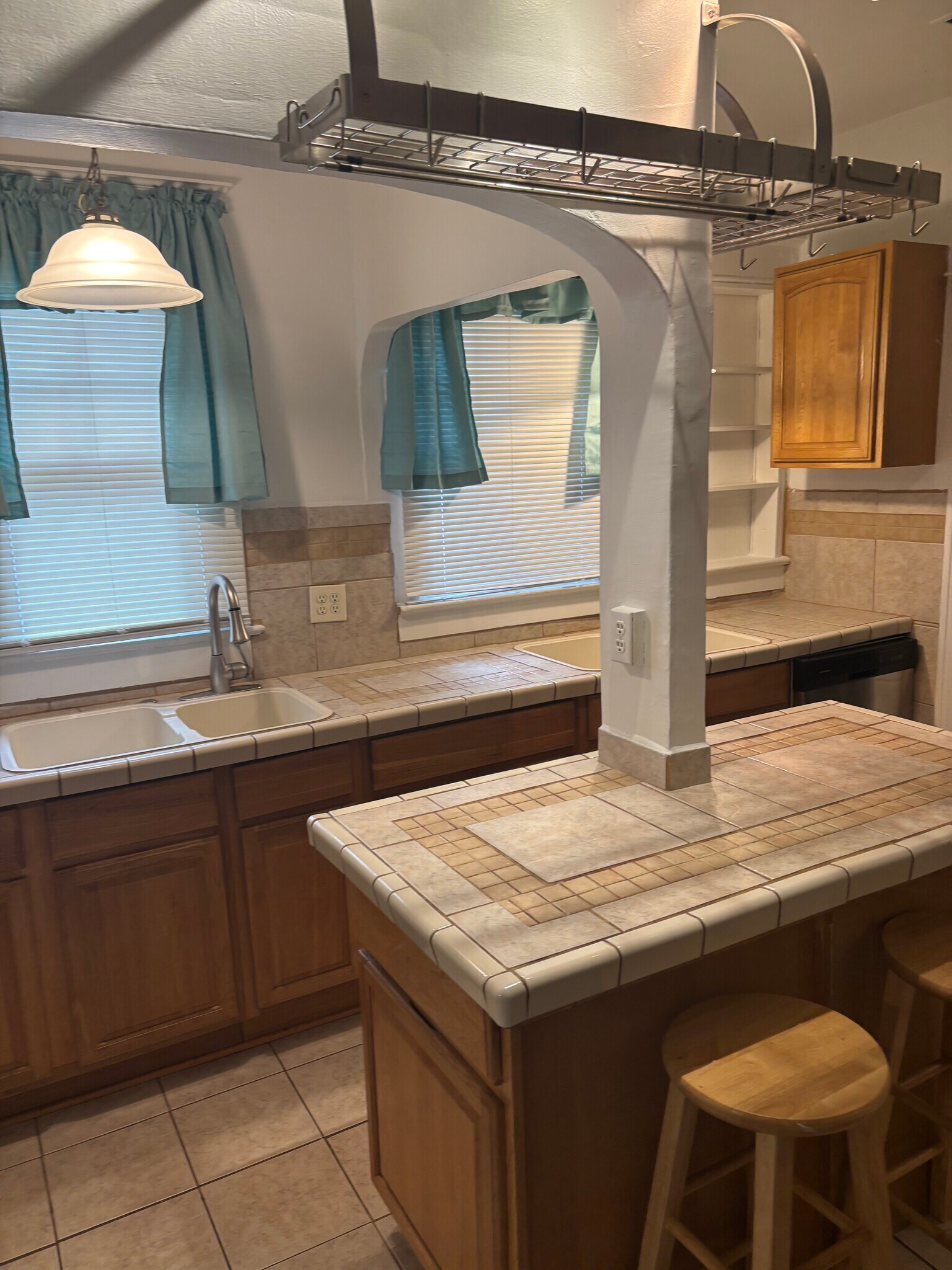 Building Photo - 2210 Dellwood Ave