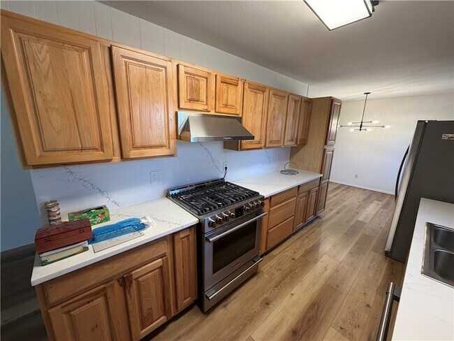 Building Photo - 2854 N Loxley Ave