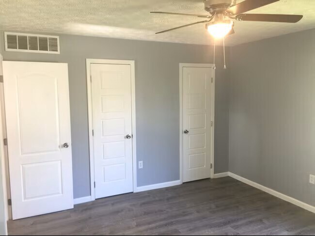 Building Photo - 7767 Betsy Ross Cir