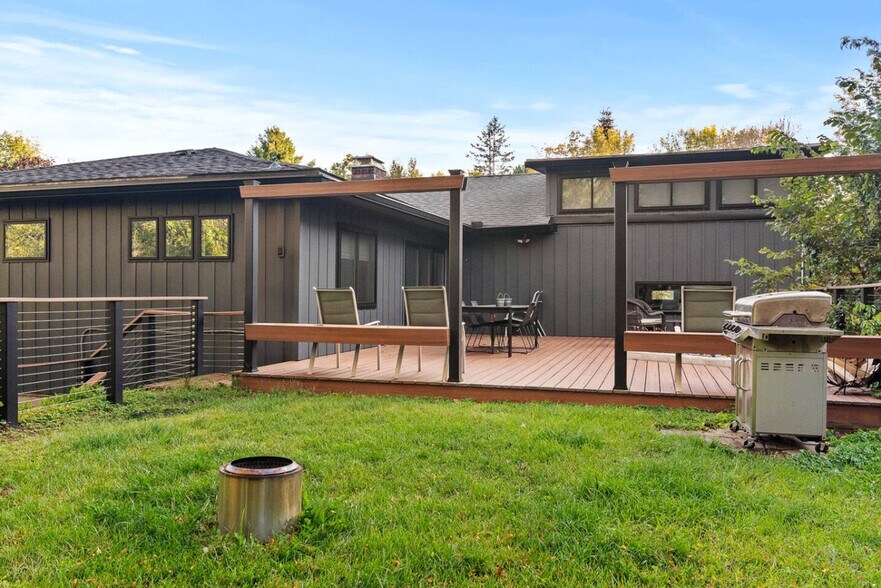 Building Photo - 327 Co Rd 12