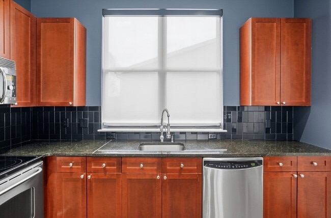 Building Photo - Modern Multi-Level 2BR Retreat with Garage Near Uptown Charlotte