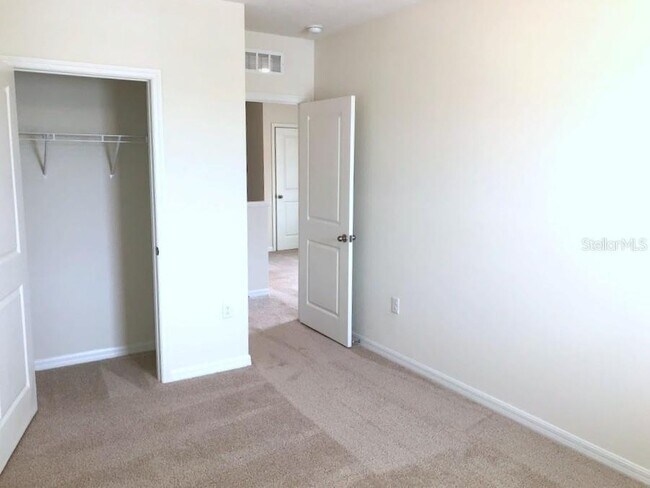 Building Photo - 11150 Leland Groves Dr