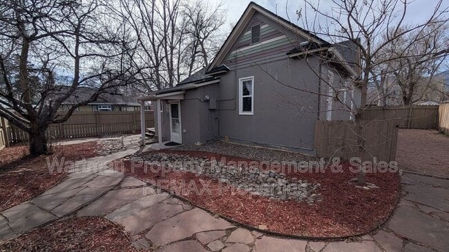 Building Photo - 2102 W Kiowa St